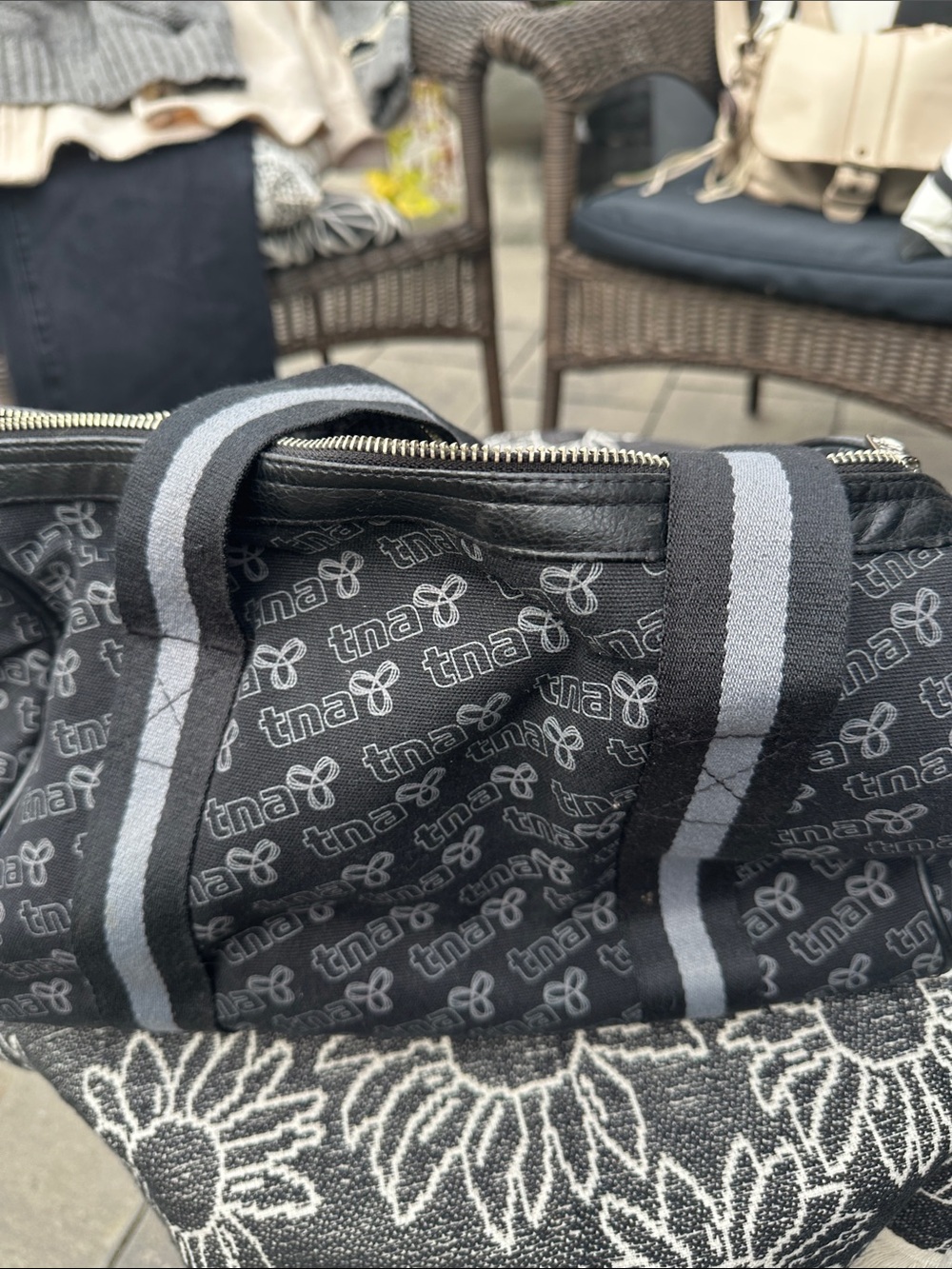 Y2K Vintage Aritzia TNA small duffle Bag grey/black
